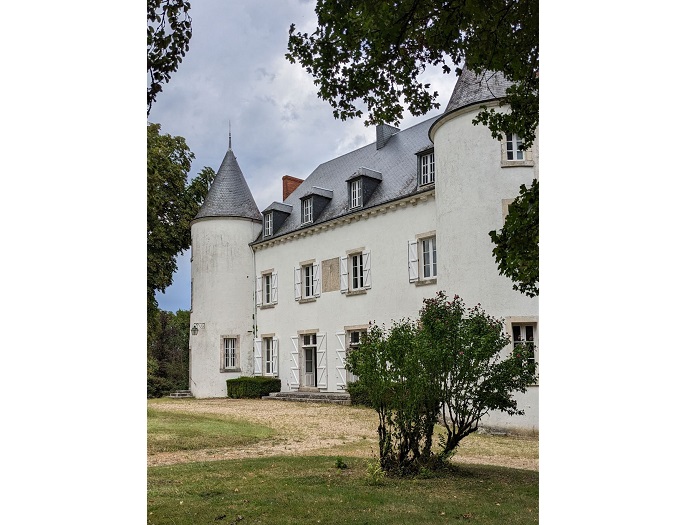 achat vente Château Classique a vendre  , dépendances Proche Châteauroux  INDRE CENTRE