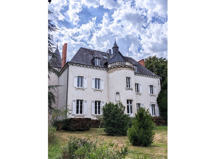 achat vente Château Classique a vendre  , dépendances Proche Châteauroux  INDRE CENTRE