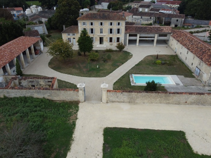 achat vente Maison de Maître a vendre , ancienne propriété viticole , dépendances Secteur Cognac  CHARENTE POITOU CHARENTES